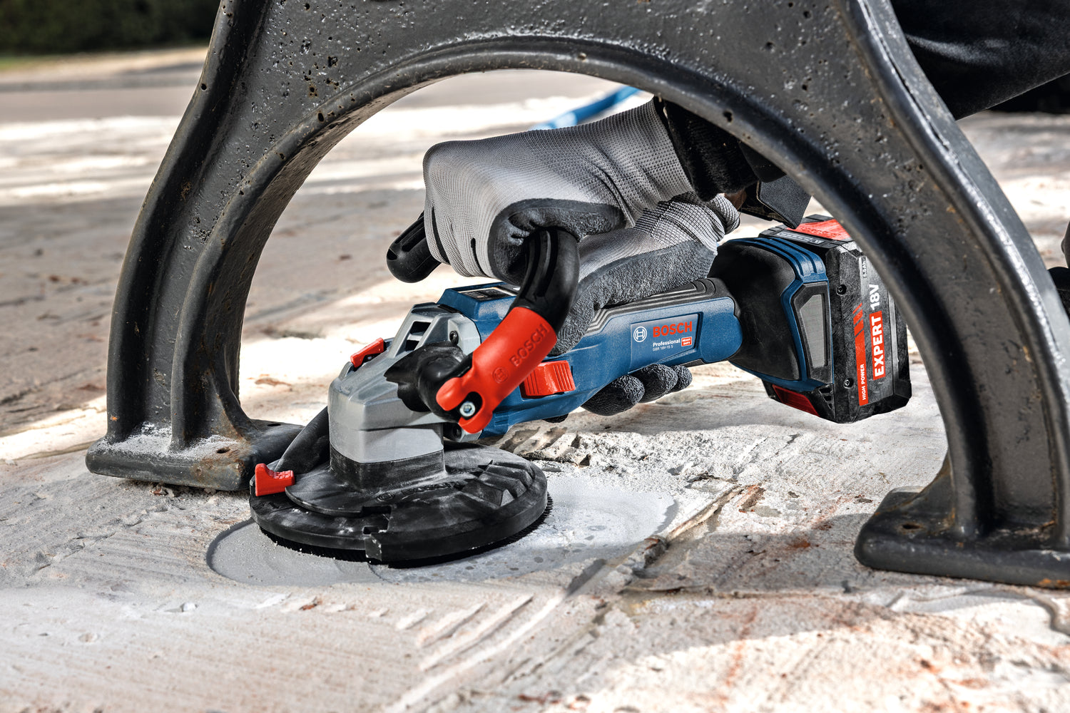 Bosch Akku-Betonschleifer GBR 18V-15 S (125 mm, Solo, inkl. Diamant-Topfscheibe in L-BOXX 238)