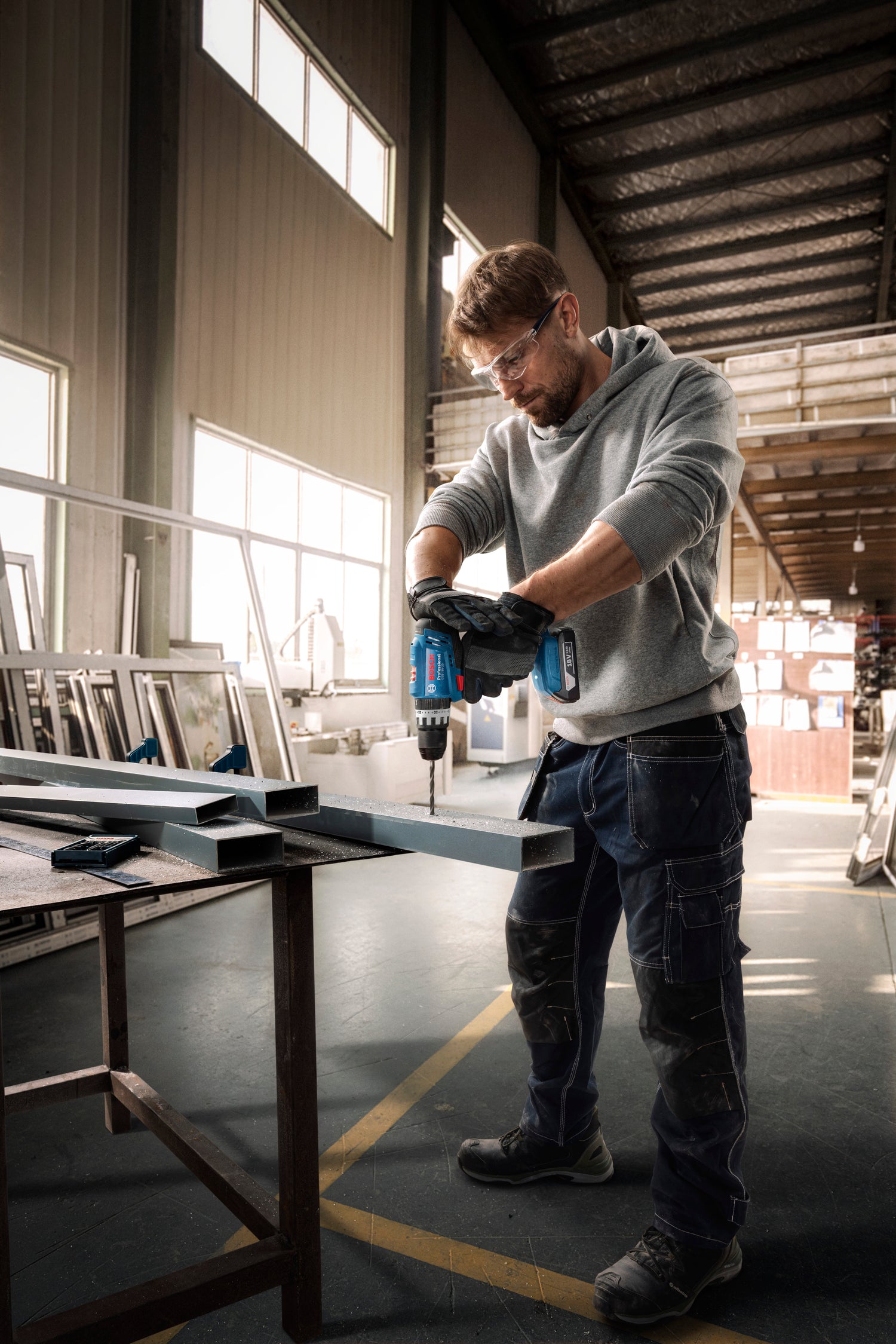 Bosch Professional GSB 18V-25 Akku-Schlagbohrschauber (56 Nm, Solo, in L-BOXX 136)