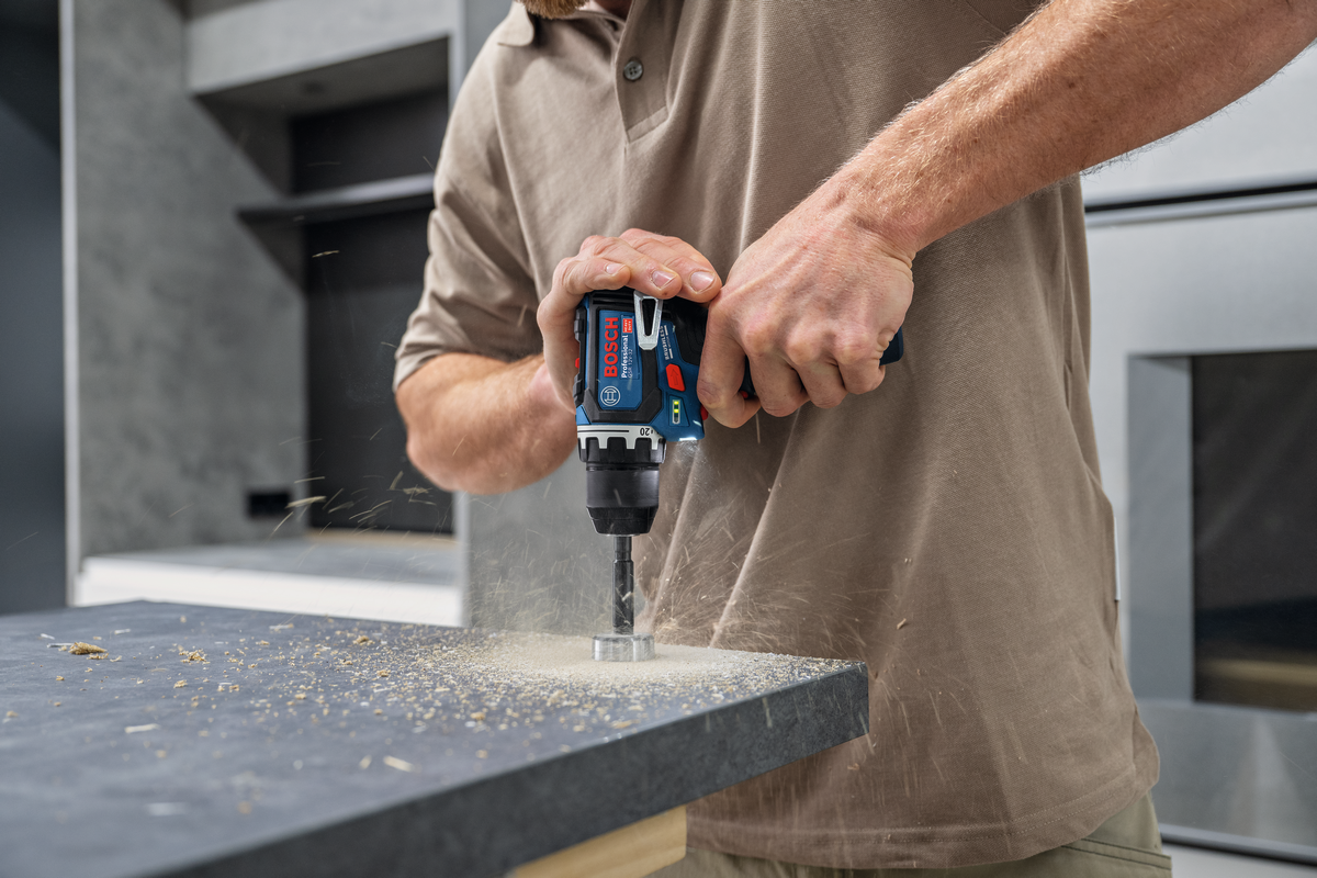 Bosch Akku-Bohrschrauber GSR 12V-32 (10 mm Bohrfutter, 32 Nm, inkl. 2x 2,0 Ah Akku & Ladegerät in L-BOXX 102)