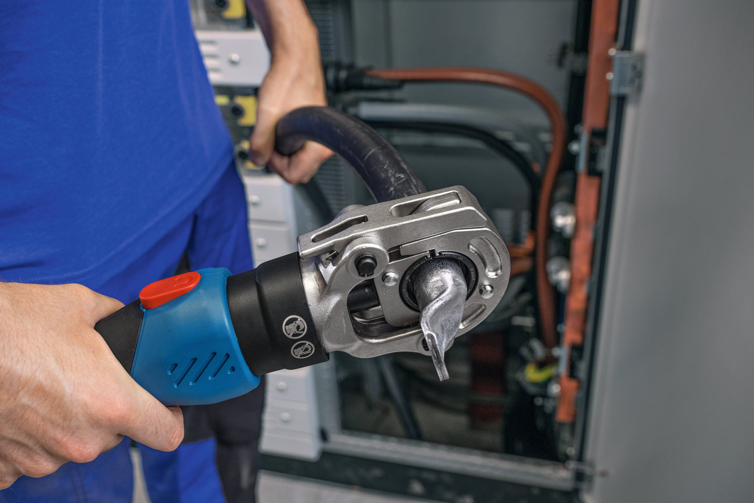 Bosch Akku-Hydraulisches Presswerkzeug GPH 18V-60 (Solo, 60 kN Crimpkraft, 300 mm² Crimpbereich, 340 ° Kopfrotation, inkl. XL-BOXX)