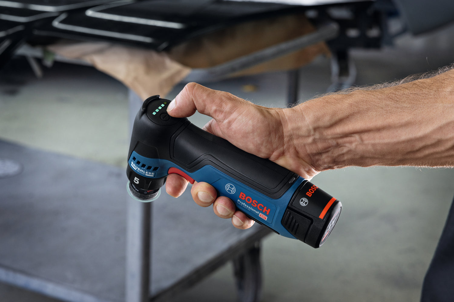 Bosch Akku-Exzenterschleifer GEX 12V-32 (Solo, inkl. 2 x 32 mm Schleifteller, Schwingkreisdurchmesser: 5 mm)
