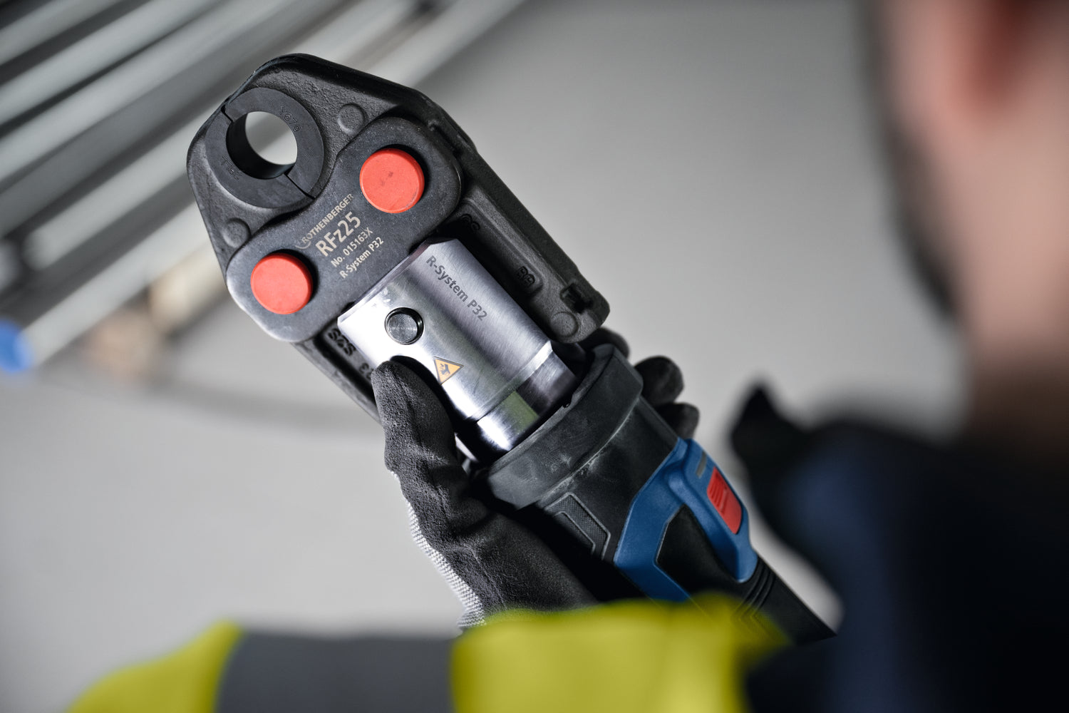 Bosch Akku-Presswerkzeug GPT 18V-32 (32 kN Presskraft, Pressbereich: 54 / 110 mm, 360 ° Kopfrotation, Solo inkl. XL-BOXX)