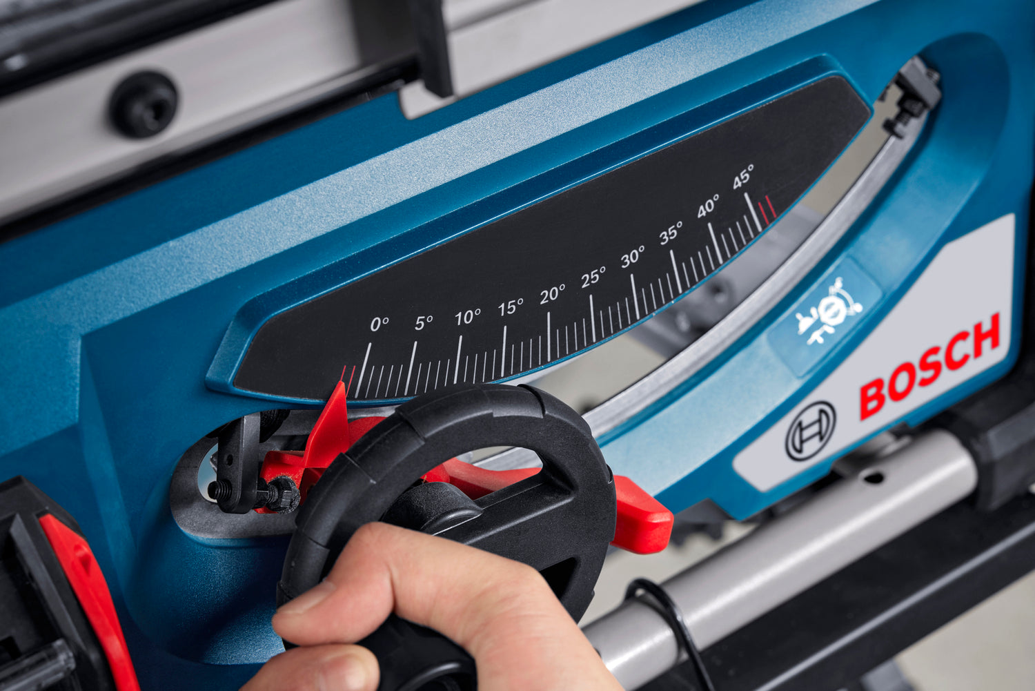 Bosch Akku-Tischsäge GTS 18V-70 (Schnitthöhe 90°: 70 mm, Sägeblatt-Ø 216 mm, Solo, inkl. Sägeblatt und Standard Zubehör)