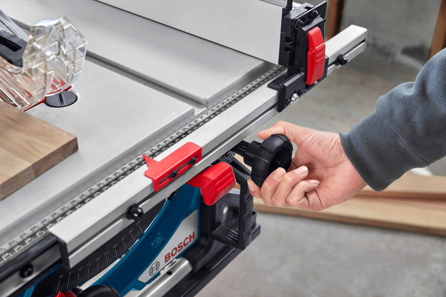 Bosch Akku-Tischsäge GTS 18V-70 (Schnitthöhe 90°: 70 mm, Sägeblatt-Ø 216 mm, Solo, inkl. Sägeblatt und Standard Zubehör)