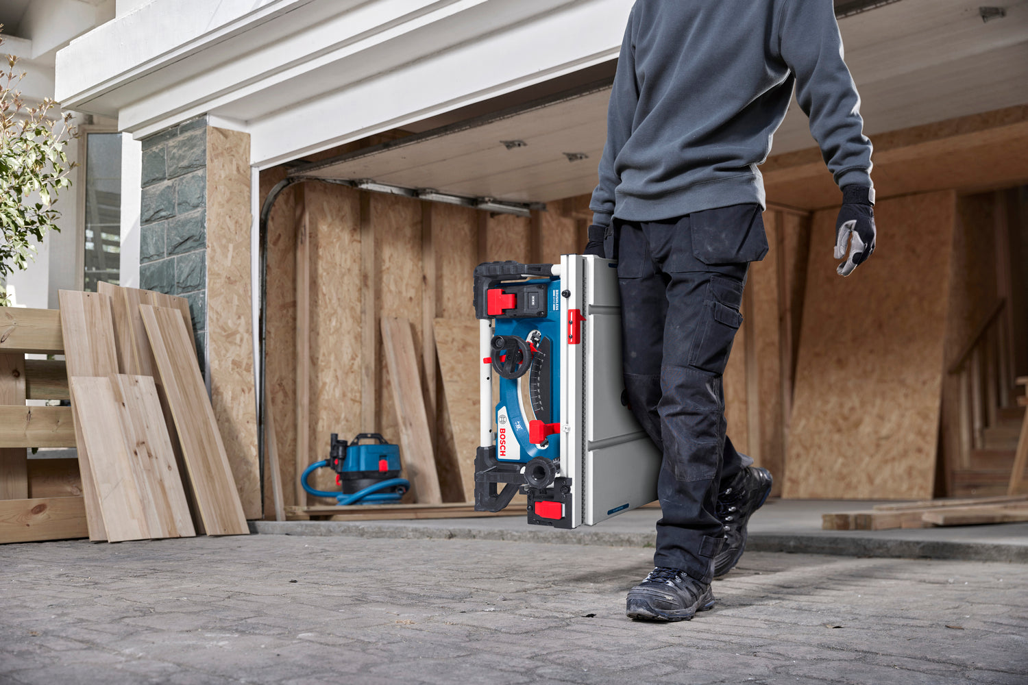 Bosch Akku-Tischsäge GTS 18V-70 (Schnitthöhe 90°: 70 mm, Sägeblatt-Ø 216 mm, Solo, inkl. Sägeblatt und Standard Zubehör)