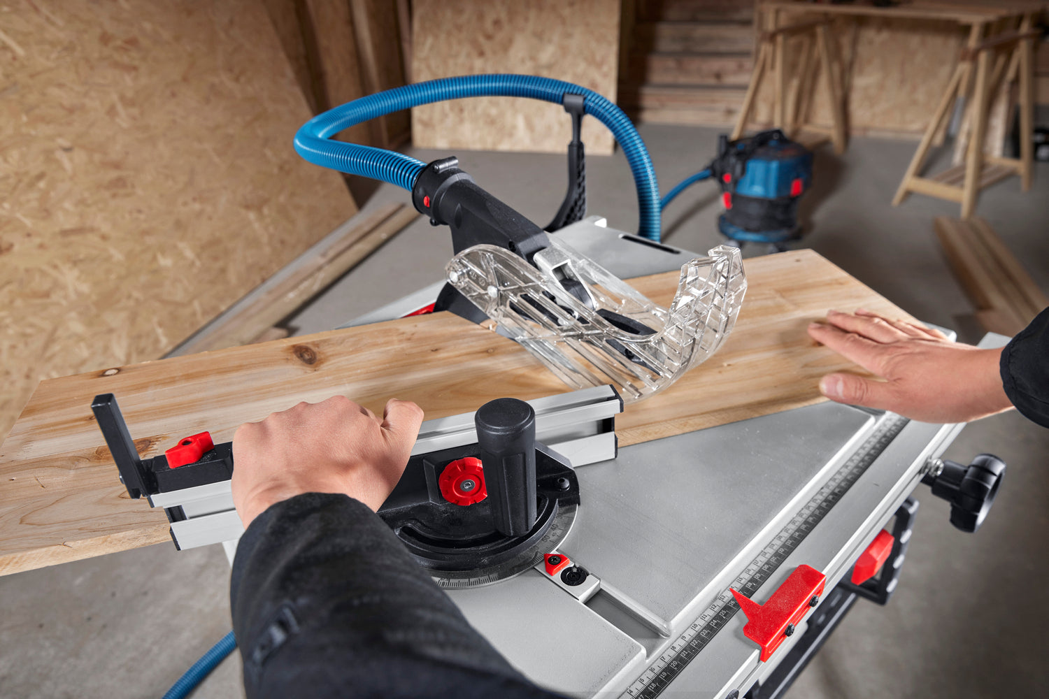 Bosch Akku-Tischsäge GTS 18V-70 (Schnitthöhe 90°: 70 mm, Sägeblatt-Ø 216 mm, Solo, inkl. Sägeblatt und Standard Zubehör)