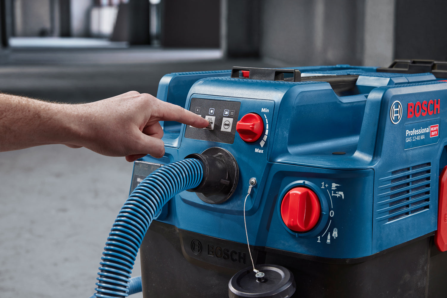 Bosch Allzwecksauger GAS 12-40 MA (M-Klasse, automatische Filterreinigung AFC, 1200 W, inkl. Filter, Schlauch, Adapter, Düsen)