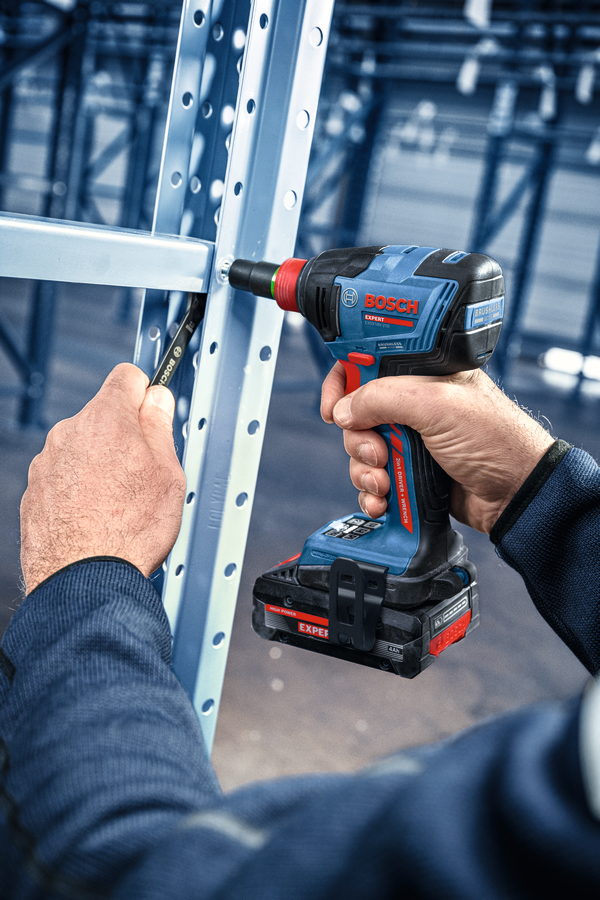 Bosch EXPERT Akku-Schlagschrauber EXDX18V-210 (Drehmoment: 210 Nm, Kombi-Aufnahme: 1/4" + 1/2", Solo in L-BOXX 136)