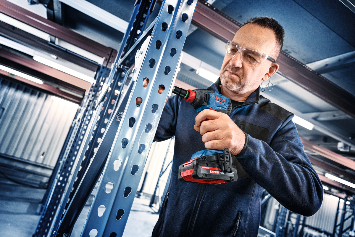 Bosch EXPERT Akku-Schlagschrauber EXDX18V-210 (Drehmoment: 210 Nm, Kombi-Aufnahme: 1/4" + 1/2", Solo in L-BOXX 136)