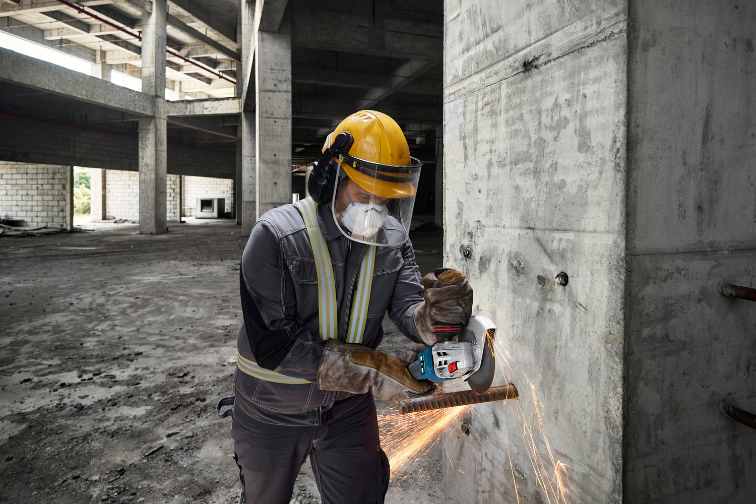 Bosch Professional GWS 18V-11 S Akku-Winkelschleifer (Scheiben-Ø: 125 mm, Regelbare Drehzahl, Solo in L-BOXX 136)