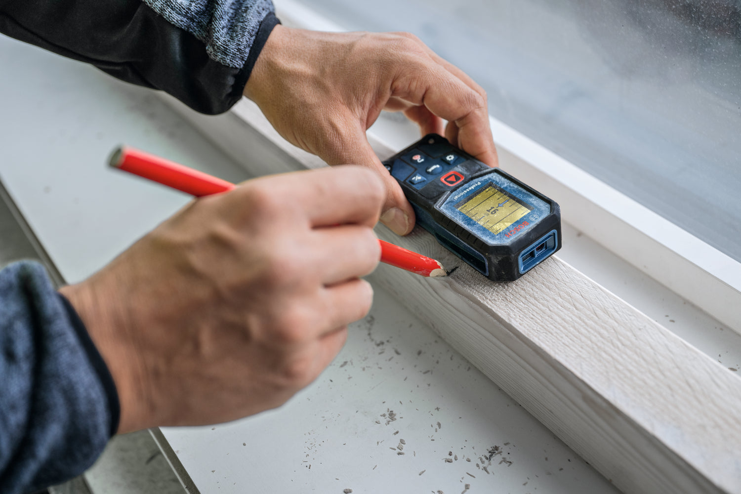 Bosch Laser-Entfernungsmesser GLM 40-31 (Messbereich: 0,05 - 40 m, IP 65, 7 Messmodi, automatische Berechnungen, inkl. Batterien)