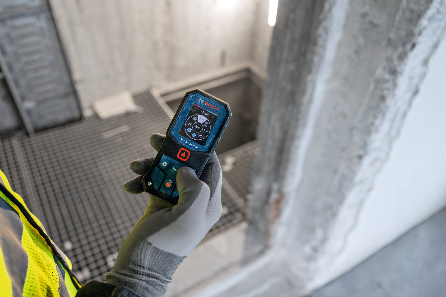 Bosch Laser-Entfernungsmesser GLM 40-31 (Messbereich: 0,05 - 40 m, IP 65, 7 Messmodi, automatische Berechnungen, inkl. Batterien)