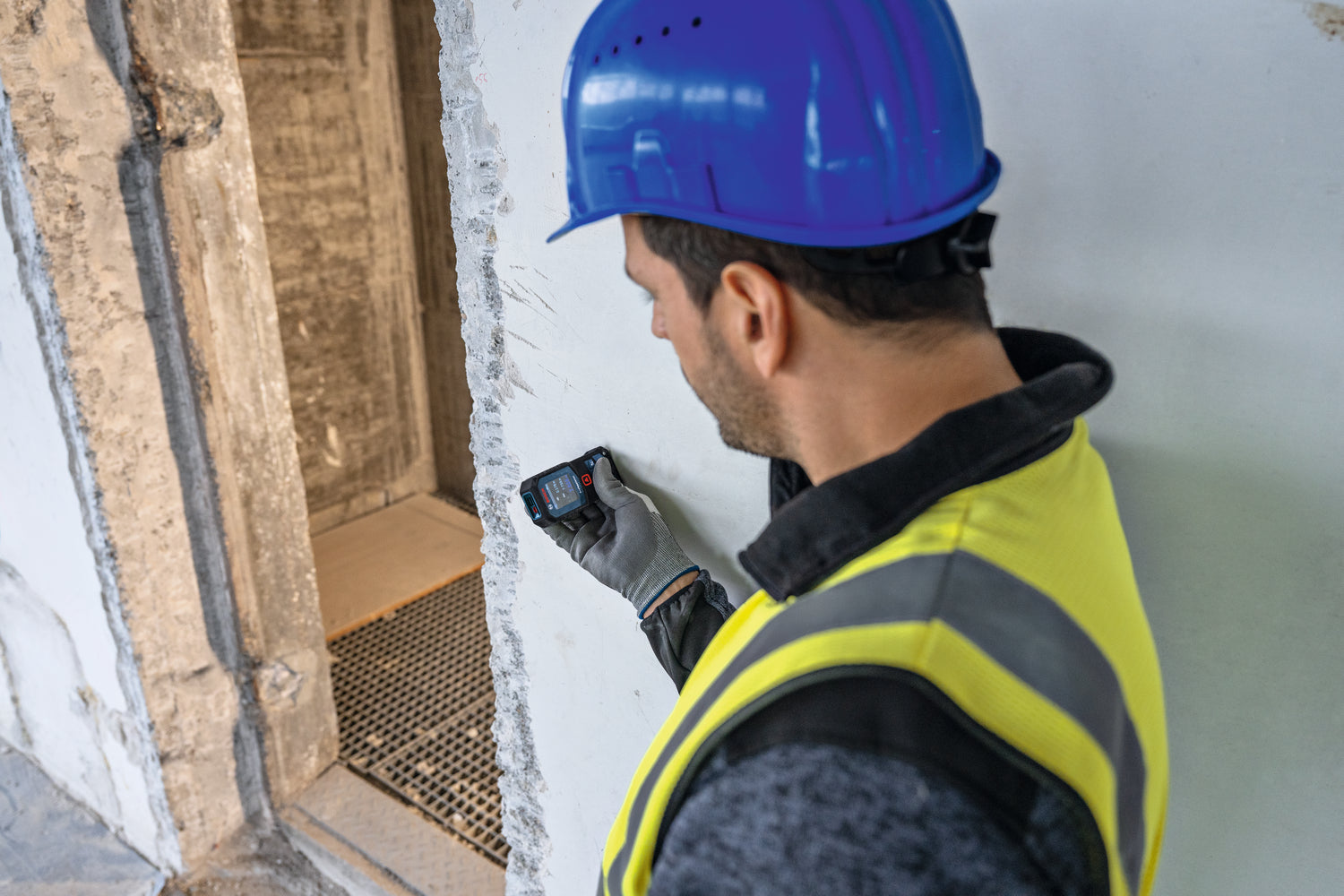 Bosch Laser-Entfernungsmesser GLM 40-31 (Messbereich: 0,05 - 40 m, IP 65, 7 Messmodi, automatische Berechnungen, inkl. Batterien)