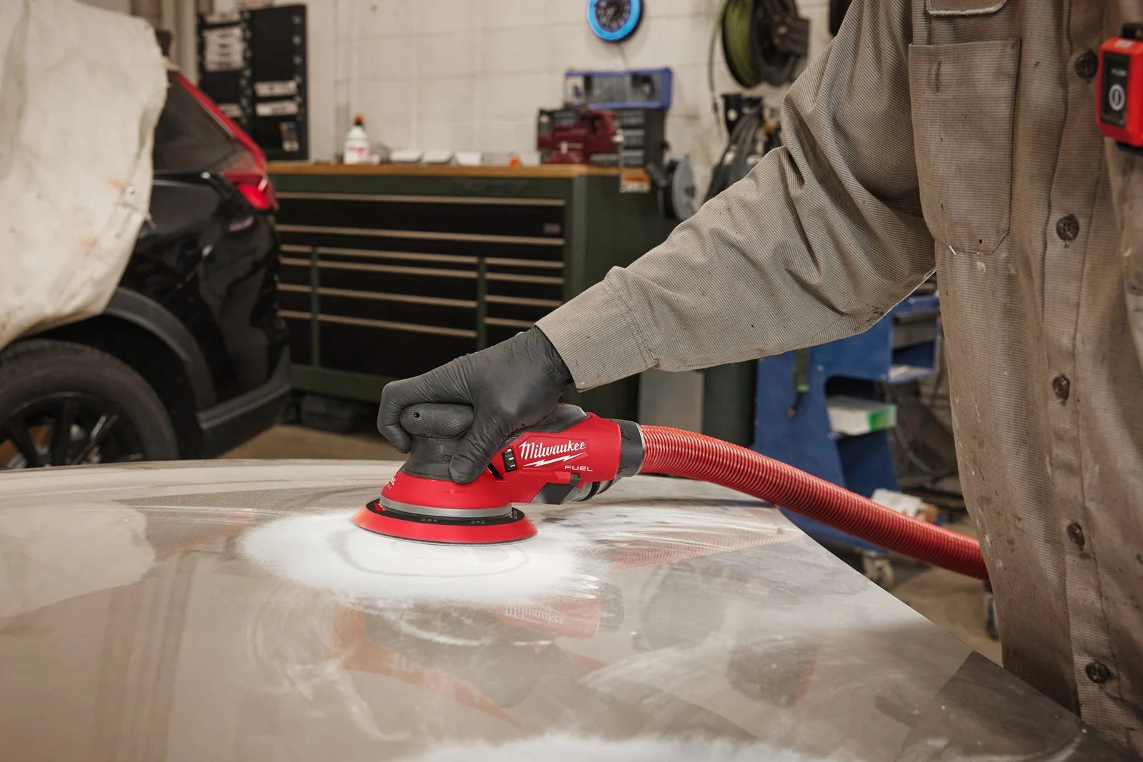 Milwaukee M12 FROS2.5-0 Akku-Exzenterschleifer (Schleifscheiben-Ø: 150 mm, Schwingkreis: 2,5 mm, ohne Akku, inkl. Saugadapter)