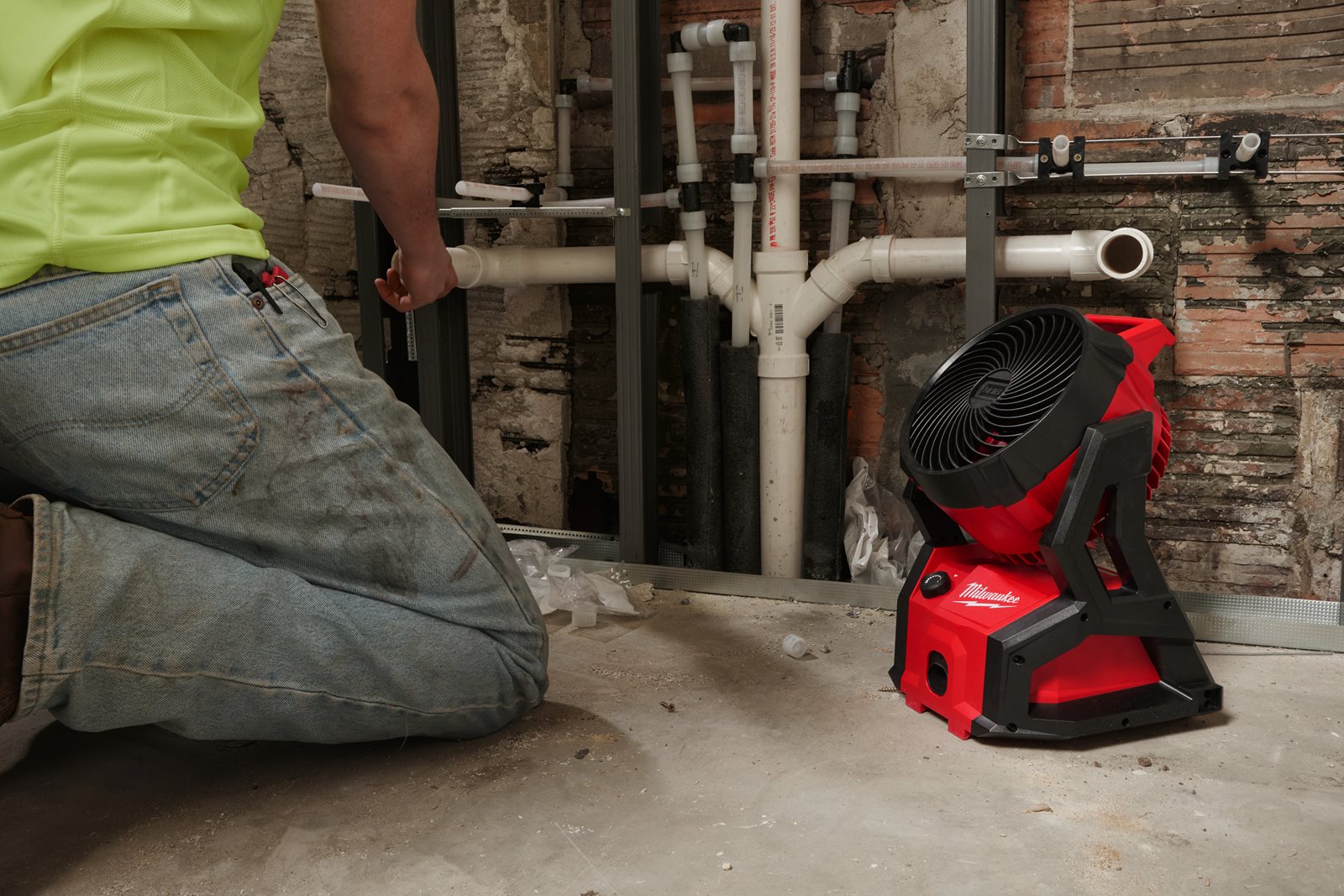 Milwaukee M18 AFG2-0 Akku-Hybrid-Ventilator (Luftstrom: 1.444 m³/h, Kabel & Akku kompatibel, PACKOUT, ohne Akku)