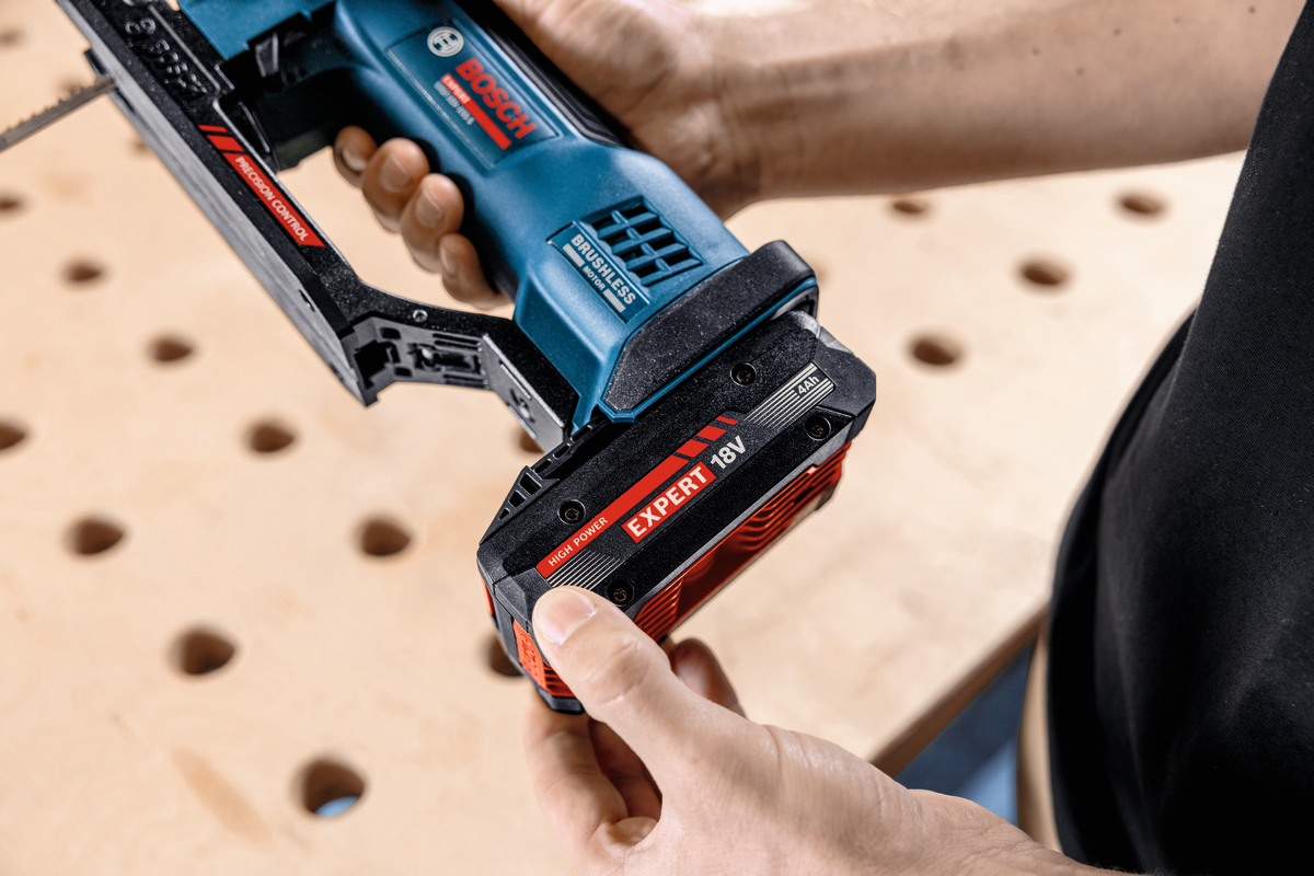 Bosch EXPERT Akku-Stichsäge EXST18V-155S (Schnitttiefe: Holz 50 mm, Stahl 10 mm, Aufnahme: T-Schaft, ohne Akku in L-BOXX 136)