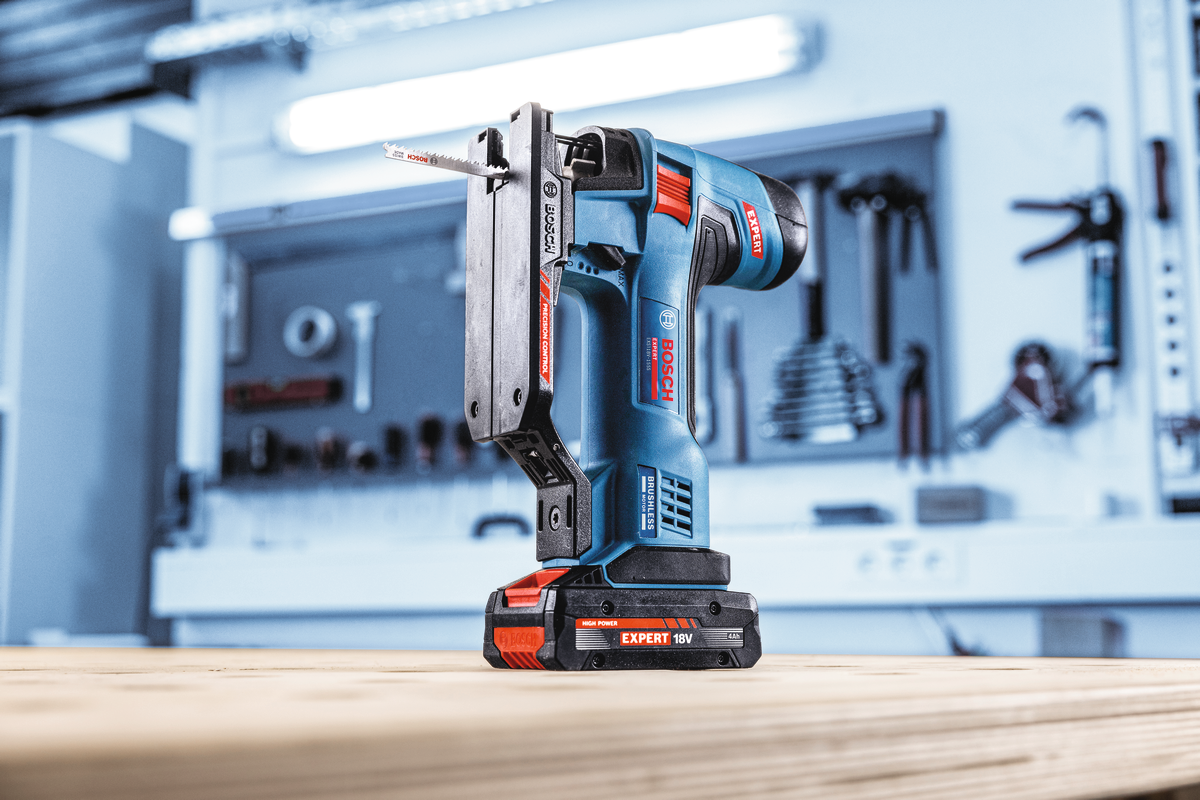 Bosch EXPERT Akku-Stichsäge EXST18V-155S (Schnitttiefe: Holz 50 mm, Stahl 10 mm, Aufnahme: T-Schaft, ohne Akku in L-BOXX 136)