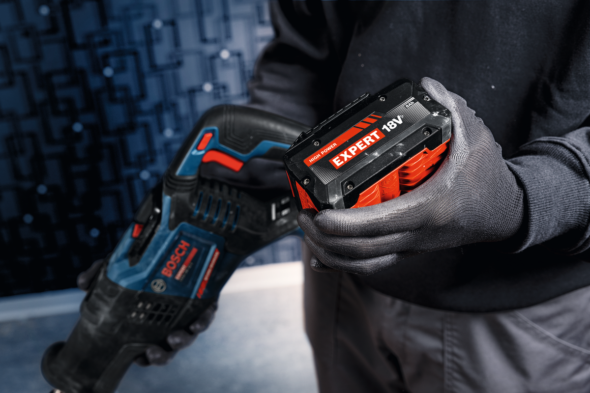 Bosch EXPERT Akku-Säbelsäge EXSA18V-32 (Schnitttiefe: Holz / Stahlrohr 250 mm, Mauerwerk 405 mm, Hublänge: 32 mm, ohne Akku in L-BOXX 238)