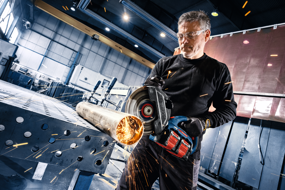 Bosch EXPERT Akku-Winkelschleifer EXWS18V2-230P (Scheiben-Ø: 230 mm, 2x18V-Hochleistungsmotor, ohne Akku in XL-BOXX 232)