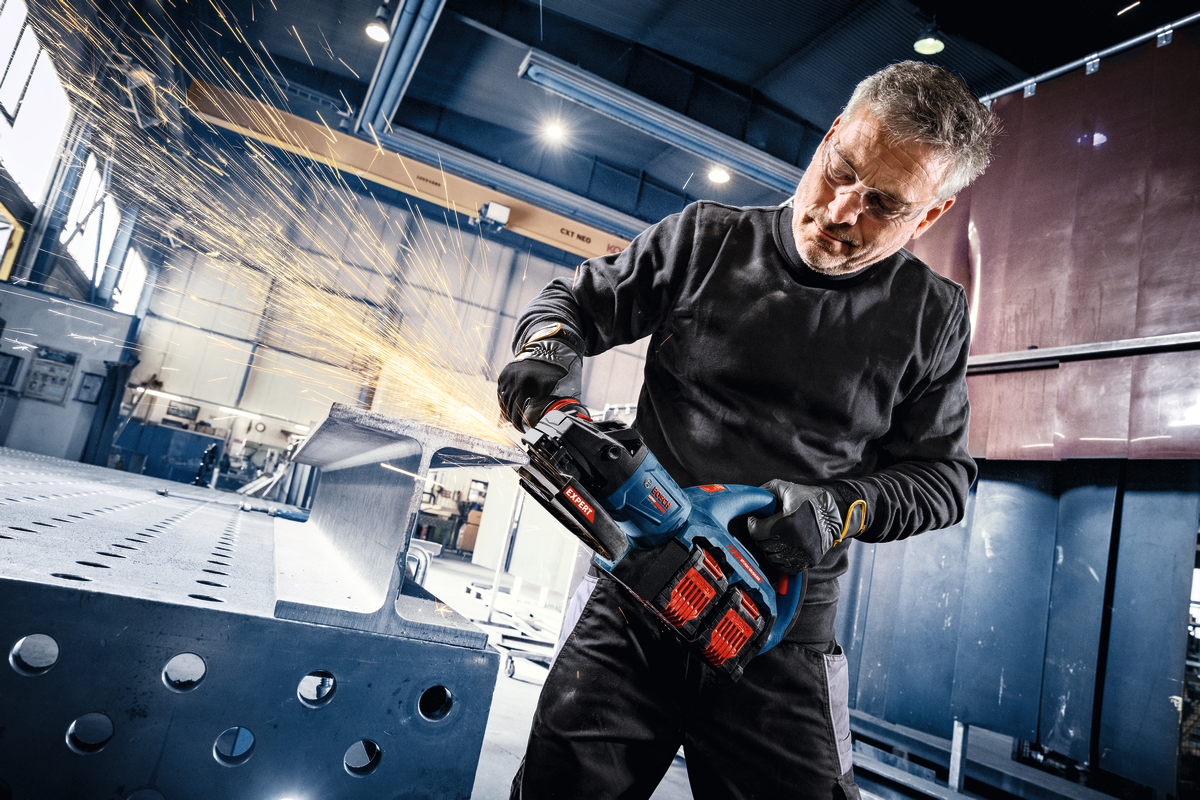 Bosch EXPERT Akku-Winkelschleifer EXWS18V2-230P (Scheiben-Ø: 230 mm, 2x18V-Hochleistungsmotor, ohne Akku in XL-BOXX 232)