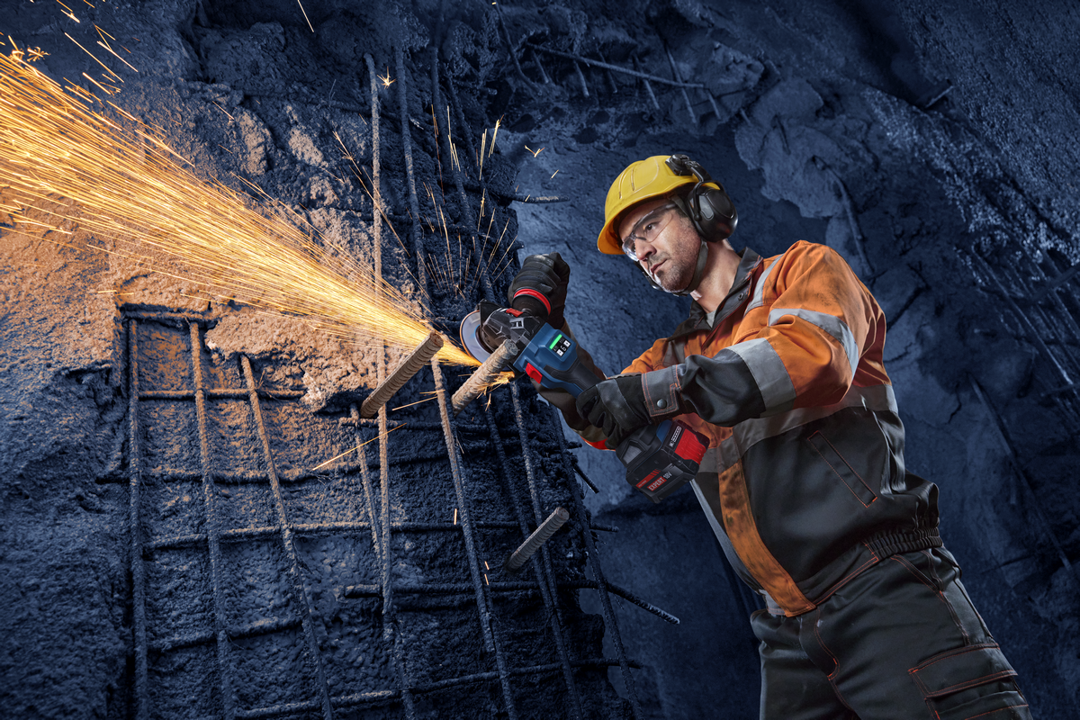 Bosch EXPERT Akku-Winkelschleifer EXWS18V-15S (Scheiben-Ø: 125 mm, Drehzahl: 11000 U/min, ohne Akku in L-BOXX 162)