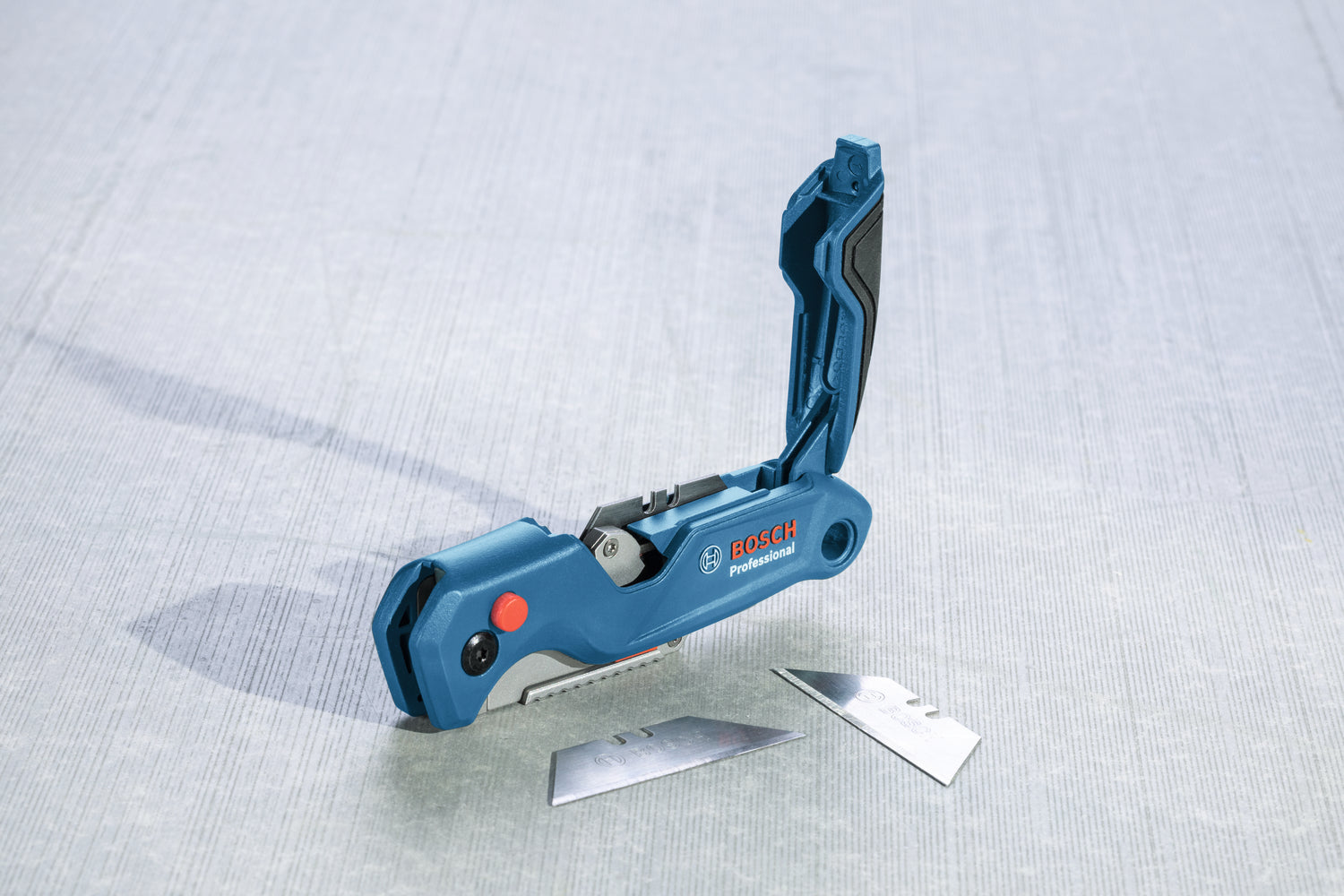 Bosch Universal-Klappmesser mit Klingenfach inkl. 3x Ersatzklingen