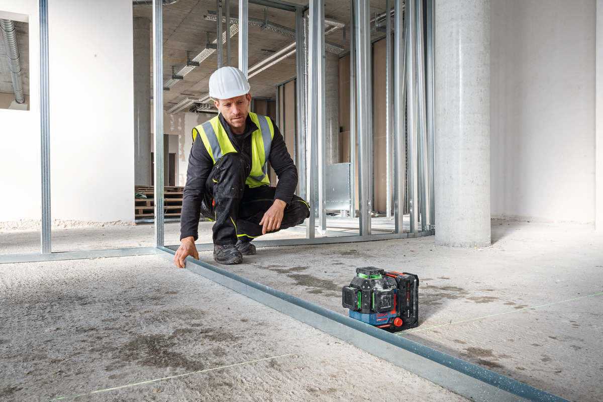 Bosch EXPERT Linienlaser EXLL18V-120-33CG (Arbeitsbereich: bis 120 m mit Empfänger, Betrieb mit 18V/12V-Akku/Batterien möglich, inkl. 4,0 Ah Akku in L-BOXX 136)