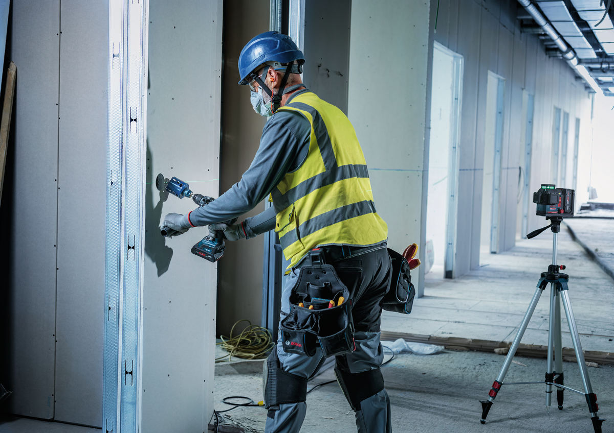 Bosch EXPERT Linienlaser EXLL18V-120-33CG (Arbeitsbereich: bis 120 m mit Empfänger, Betrieb mit 18V/12V-Akku/Batterien möglich, inkl. 4,0 Ah Akku in L-BOXX 136)