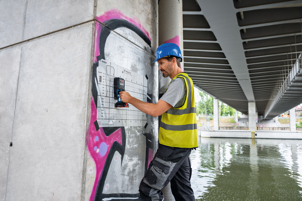 Bosch EXPERT Ortungsgerät D-tect18V-200-17C (Erkennt Objekte bis 200 mm Tiefe, inkl. 2,0 Ah Akku in L-BOXX 136)