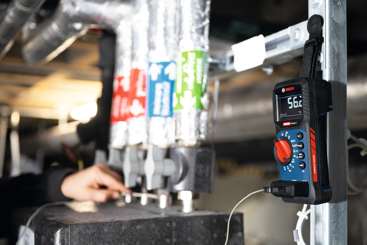 Bosch EXPERT Digitales Multimeter EXDM600-17 (Misst Temperatur und Mikroampere, Widerstände bis zu 60 MΩ, LoZ, Diodentests, inkl. Batterien in Tasche)