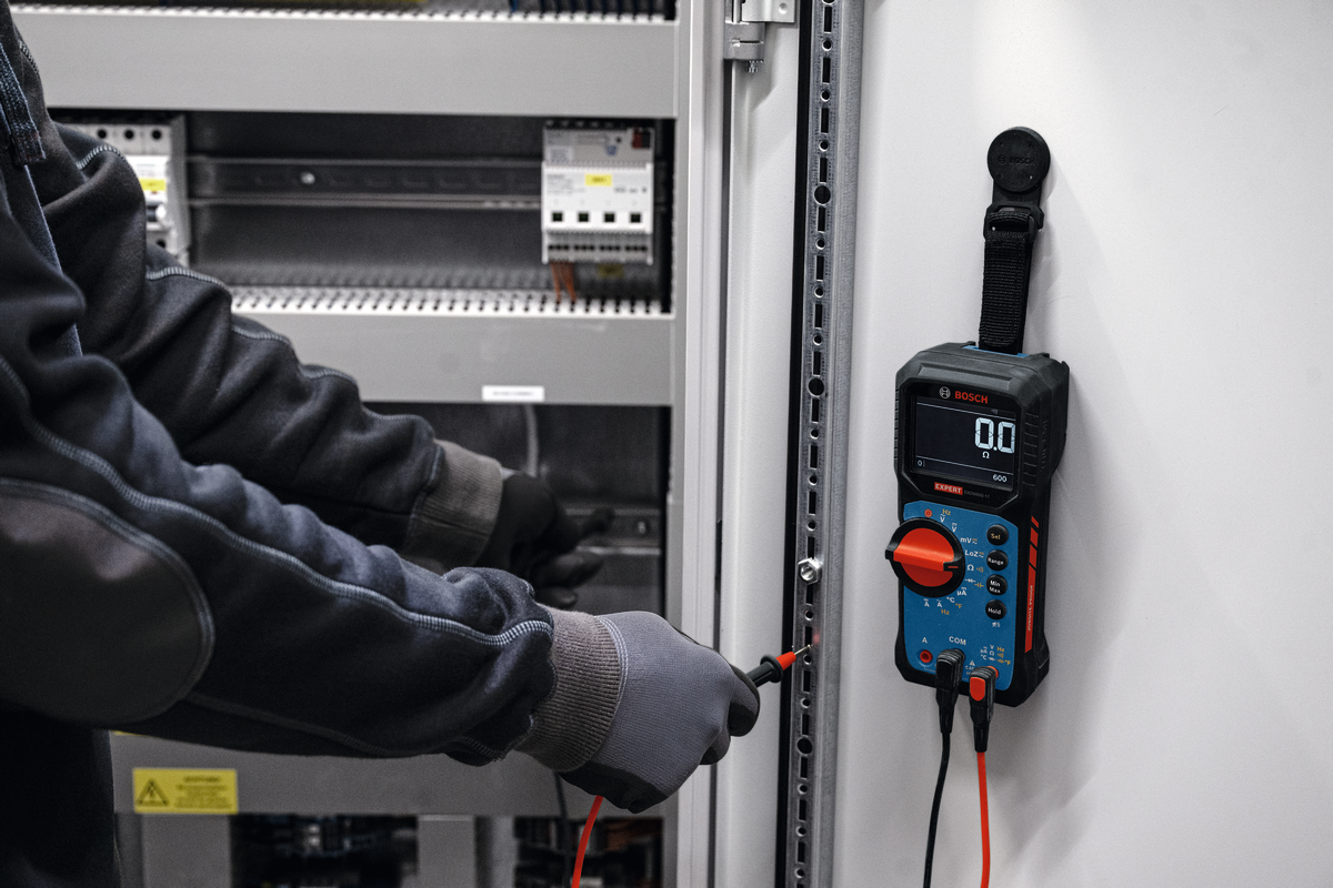 Bosch EXPERT Digitales Multimeter EXDM600-17 (Misst Temperatur und Mikroampere, Widerstände bis zu 60 MΩ, LoZ, Diodentests, inkl. Batterien in Tasche)