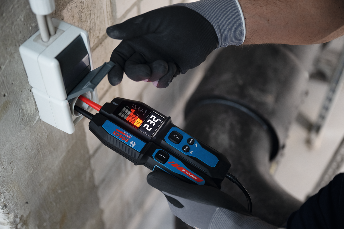 Bosch EXPERT Spannungsprüfer EXVT1000-17 (Vielseitig: Diodentest, Frequenz, Widerstand, Niederspannung, integr. NCV (berührungslose Spannung), Halten-/Stumm, inkl. Batterien in Tasche)