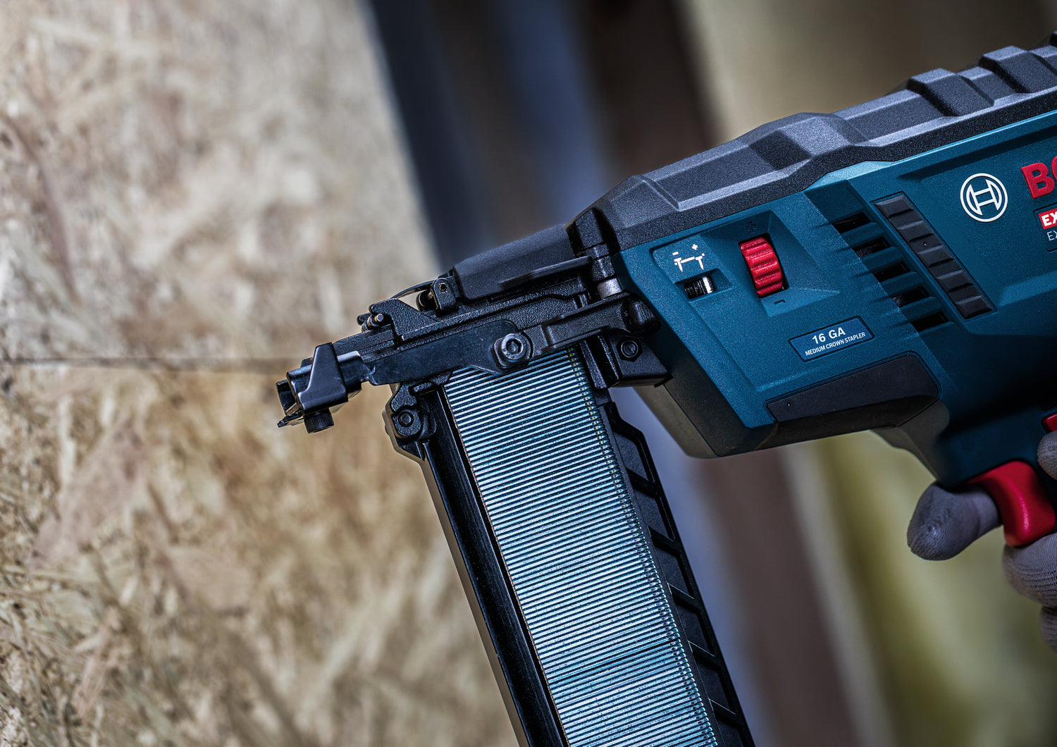 Bosch EXPERT Akku-Holzklammerer EXTH18V-50M (Klammerlänge: 25-50 mm, Klammerbreite: 10,8/11,3 mm, Gasloser Betrieb, ohne Akku in XL-BOXX)