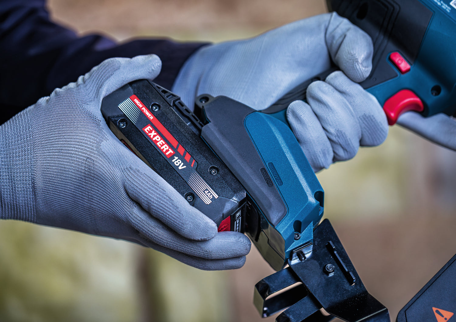 Bosch EXPERT Akku-Holzklammerer EXTH18V-50M (Klammerlänge: 25-50 mm, Klammerbreite: 10,8/11,3 mm, Gasloser Betrieb, ohne Akku in XL-BOXX)
