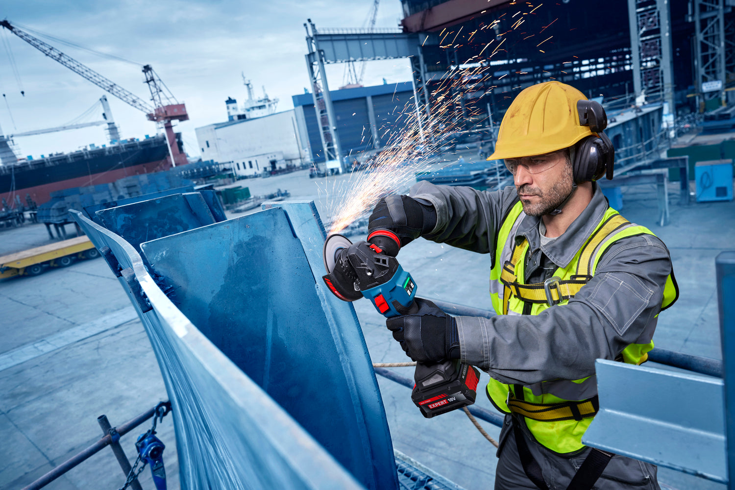 Bosch EXPERT Akku-Winkelschleifer EXWS18V-15S (Scheiben-Ø: 125 mm, Drehzahl: 11000 U/min, inkl. 2 x 8,0 Ah Akku in L-BOXX 162)