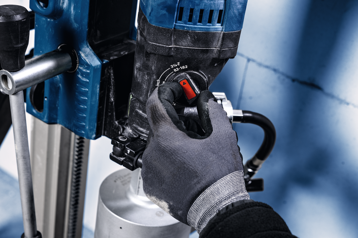 Bosch EXPERT Akku-Diamantbohrmaschine EXDB18V2-180 (Bohr-Ø max.: 182 mm, Trocken- & Nassbohren, Werkzeugaufnahme G 1/2" & 1 1/4" UNC, ohne Akku in XL-BOXX 232)