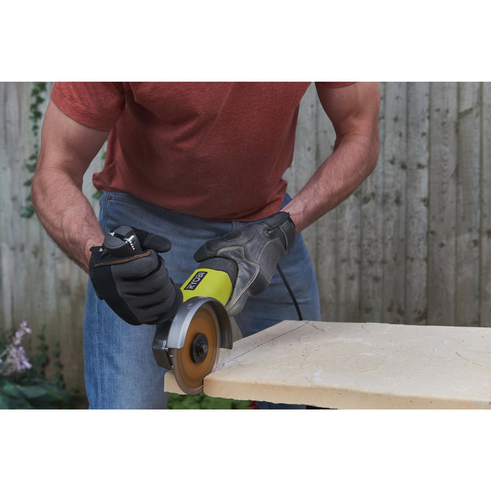 RYOBI Winkelschleifer RAG800-125TA6 (Scheiben-Ø: 125 mm, 800 W, inkl. Schleif- & Trennscheiben in Werkzeugbox)