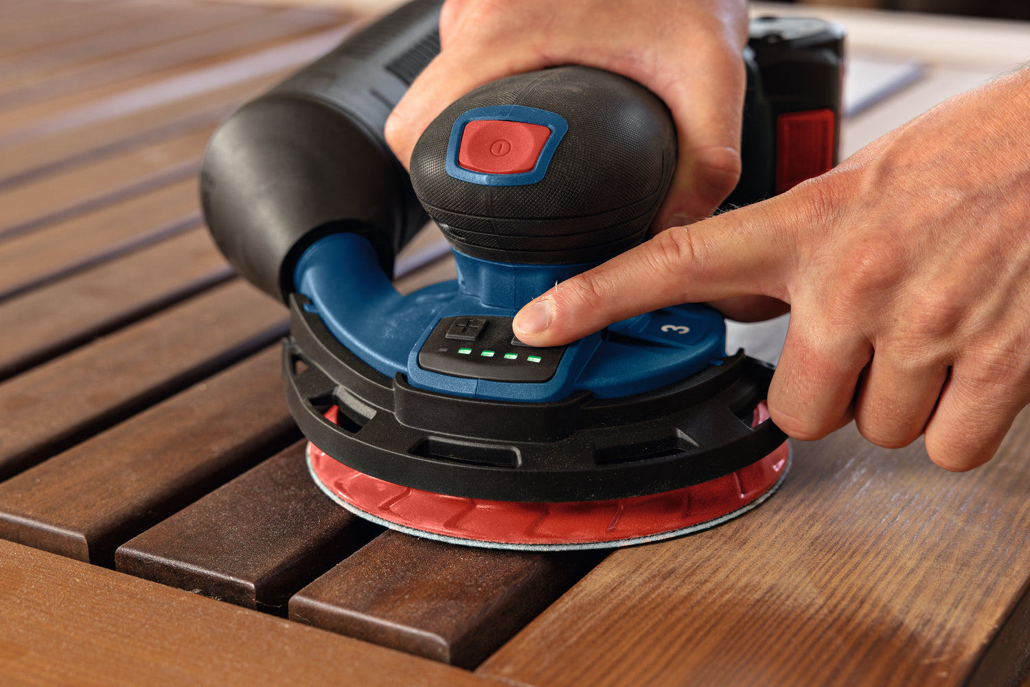 Bosch Akku-Exzenterschleifer GEX 18V-150-3 (Schleifteller-Ø: 150 mm, Schwingkreis-Ø: 3,0 mm, Drehzahl: 5000 - 10000 U/min, ohne Akkus in L-BOXX 162)