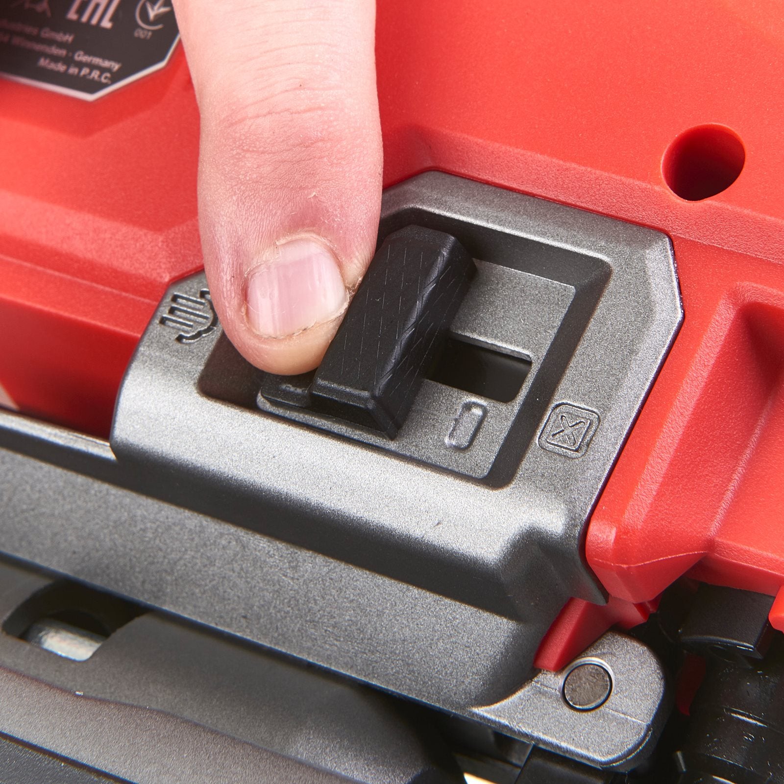 Milwaukee M18 FJS-0X Akku-Bügelgriffstichsäge (FUEL™, bis zu 32 m in 19 mm OSB, 5-stufige Pendelbewegung, ohne Akku in HD-Box)