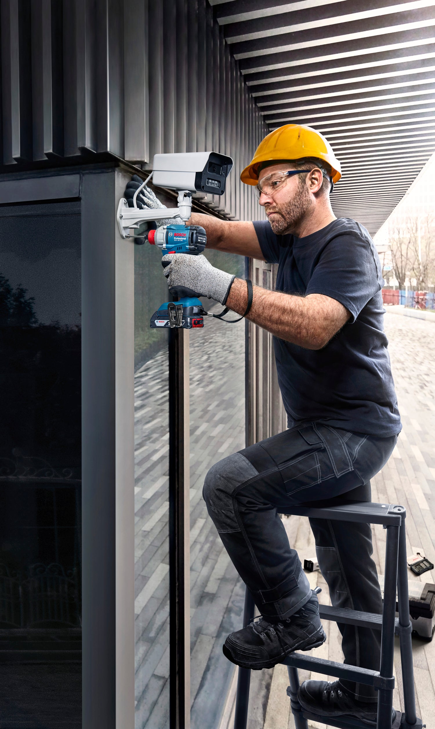 Bosch Akku-Schlagschrauber GDX 18V-285 (Drehmoment: 285 Nm, 1/2"-Vierkant + 1/4"-Sechskant, Drehzahl: 0 - 2800 U/min, ohne Akku in L-BOXX 136)