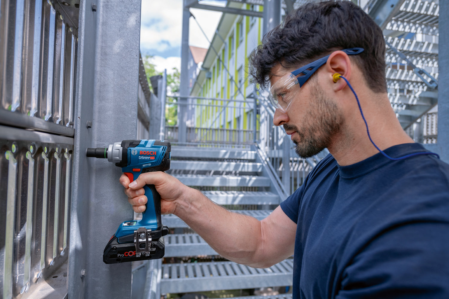 Bosch Akku-Schlagschrauber GDS 18V-330 HC (Drehmoment: 330 Nm, Losbrechmoment: 560 Nm, 1/2"-Vierkant, ohne Akkus in L-BOXX 136)