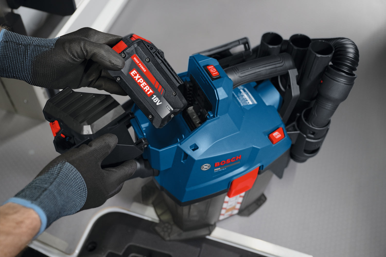 Bosch Akku-Staubsauger GAS18V-6LS (Max. Unterdruck: 129 mbar, Staubklasse: L, Behältervolumen: 6 l, inkl. Zubehör, ohne Akku)
