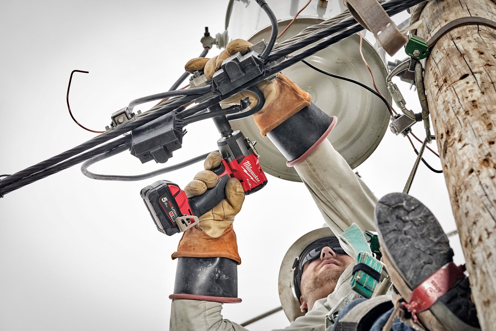 Milwaukee Akku-Schlagschrauber M18 FMTIW2F12-502X (1/2" mit Sprengring, Drehmoment: 745 Nm, mit 2 x 5,0 Ah Akku in HD-Box)