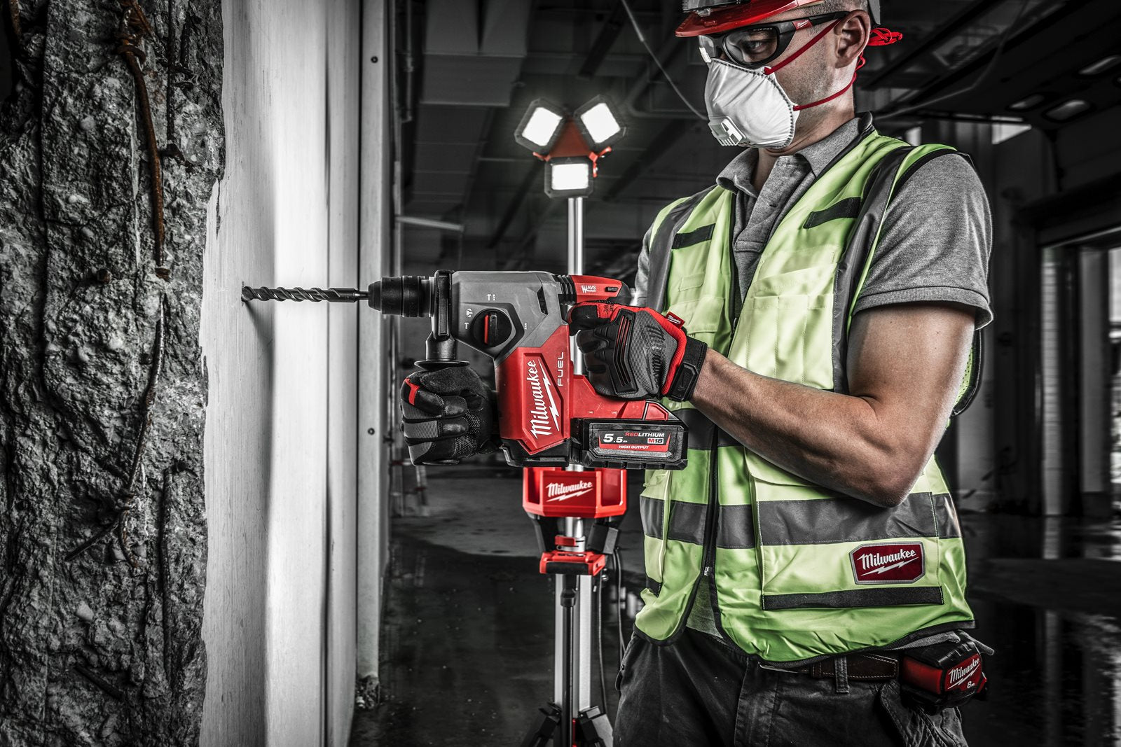 Milwaukee Akku-Kombihammer M18 FHX-552X (SDS plus, Schlagenergie: 2,5 J, Optimiertes Hammerbohren: 6 - 20 mm, mit 2 x 5,5 Ah Akku in HD Box)