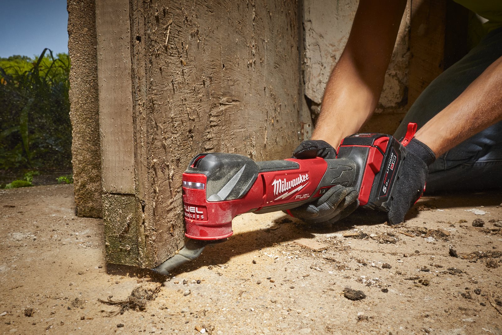Milwaukee Akku-Multitool M18 FMT-502X (Oszillationswinkel: 2,1°, FIXTEC Schnellwechselsystem inkl. Universal-Adapter, mit 2 x 5,0 Ah Akku in HD Box)