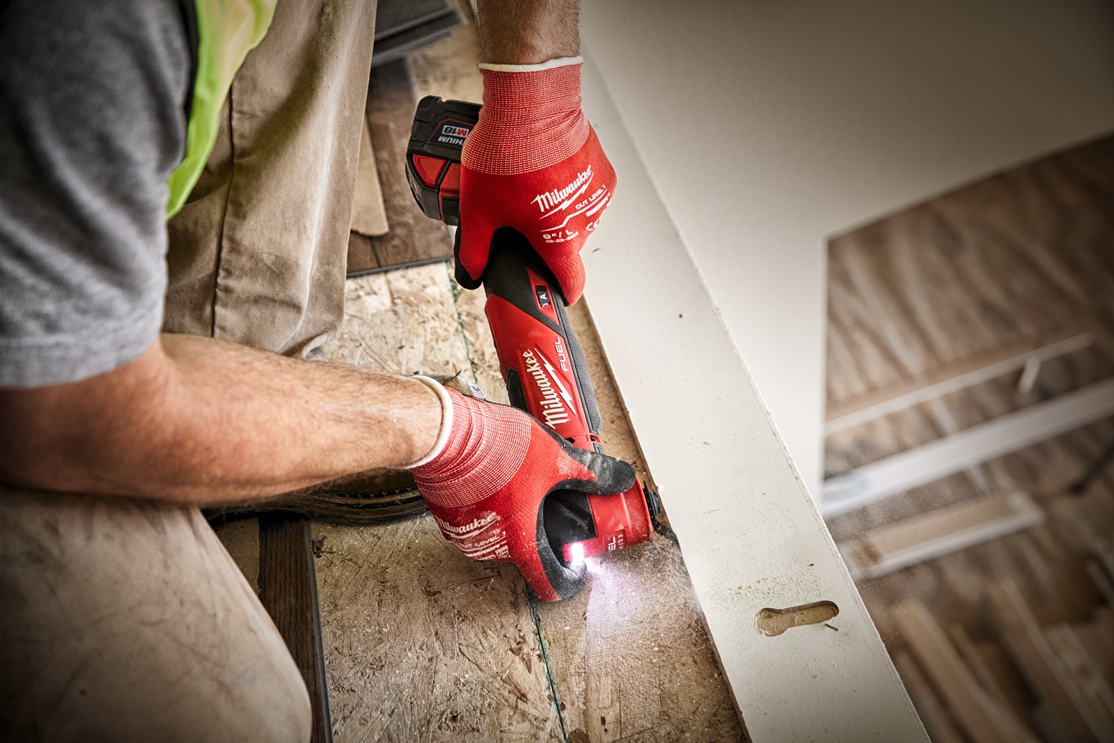 Milwaukee Akku-Multitool M18 FMT-502X (Oszillationswinkel: 2,1°, FIXTEC Schnellwechselsystem inkl. Universal-Adapter, mit 2 x 5,0 Ah Akku in HD Box)