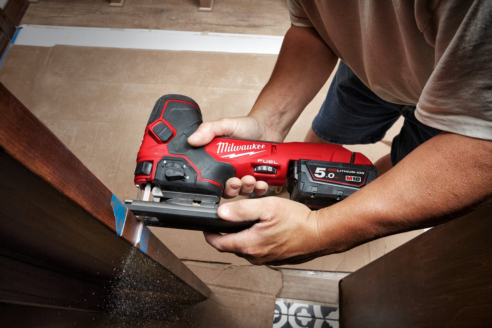 Milwaukee Akku-Stichsäge M18 FBJS-502X (Max. Schnittleistung Holz: 100 mm, 5-fache Pendelhubeinstellung, mit 2 x 5,0 Ah Akku in HD Box)