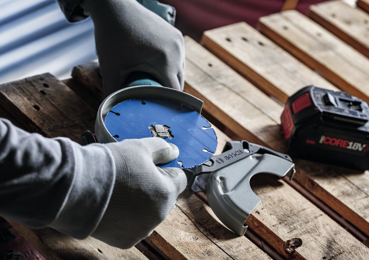 Bosch EXPERT Multi Material Carbide-Trennscheibe Ø 125 mm (X-LOCK, Carbide Multi Wheel, Zum Schneiden verschiedenster Materialien)