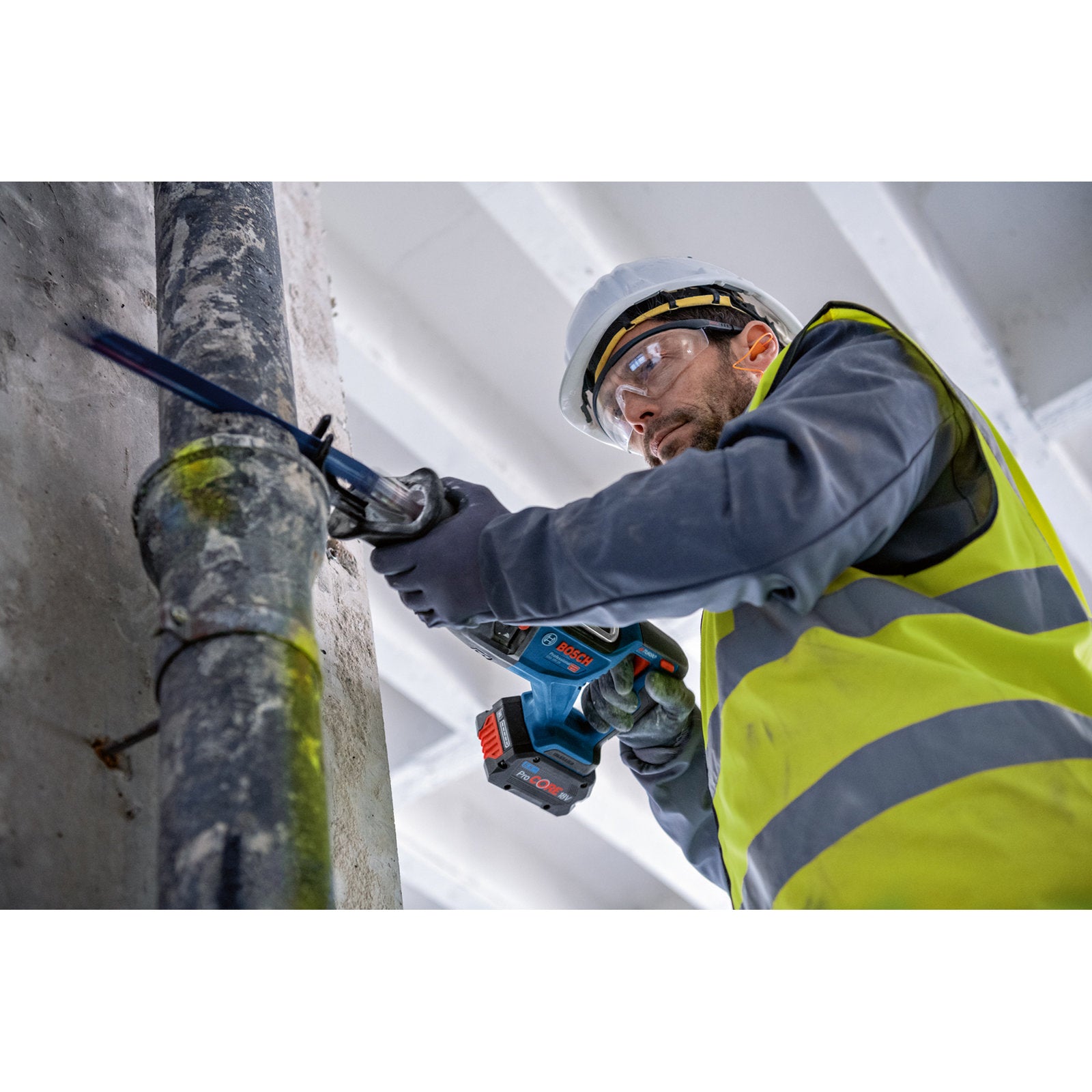 Bosch PRO GSA 18V-28 Akku-Säbelsäge (Schnitttiefe: Holz 230 mm, Metall 150 mm, Hublänge: 28 mm, ohne Akku im Karton)