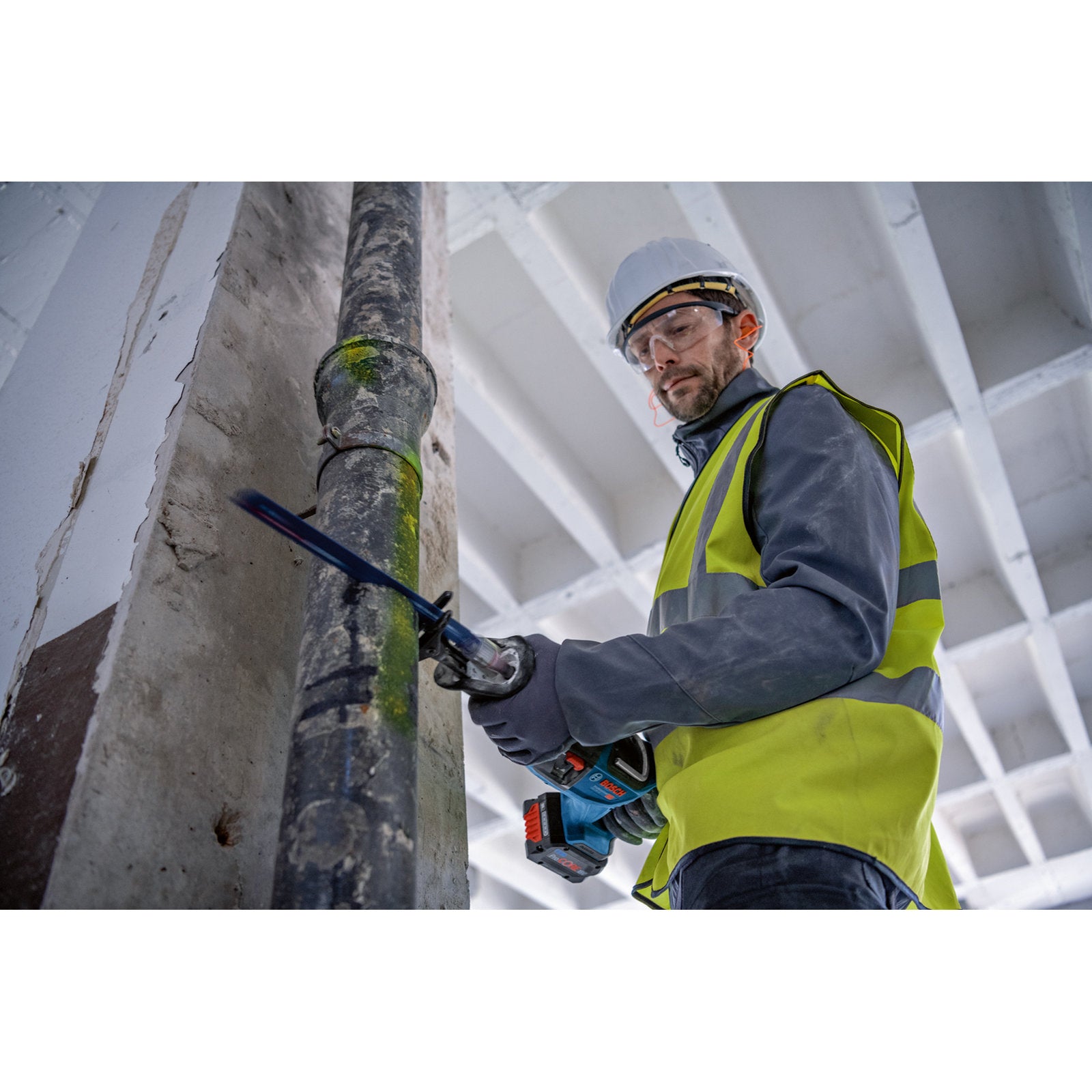 Bosch PRO GSA 18V-28 Akku-Säbelsäge (Schnitttiefe: Holz 230 mm, Metall 150 mm, Hublänge: 28 mm, ohne Akku im Karton)